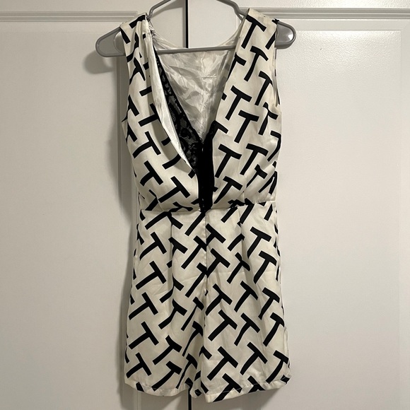 Black and white romper - Picture 2 of 2